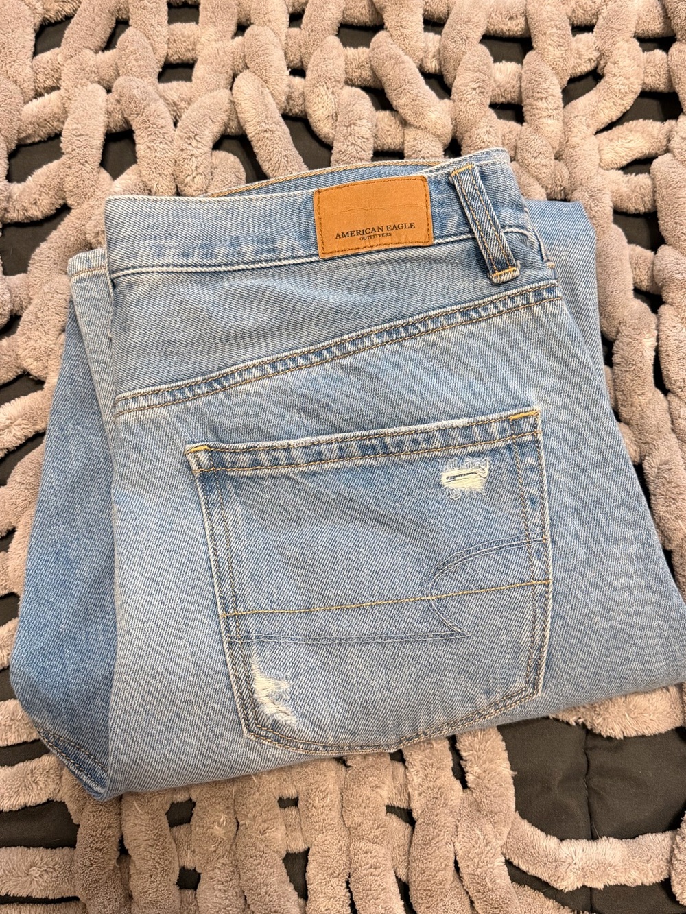 american eagle mom jeans
